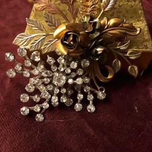 Romantic vintage style costume brooch